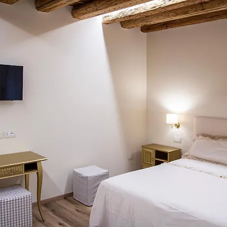 Locanda I Calieroni בית הארחה *