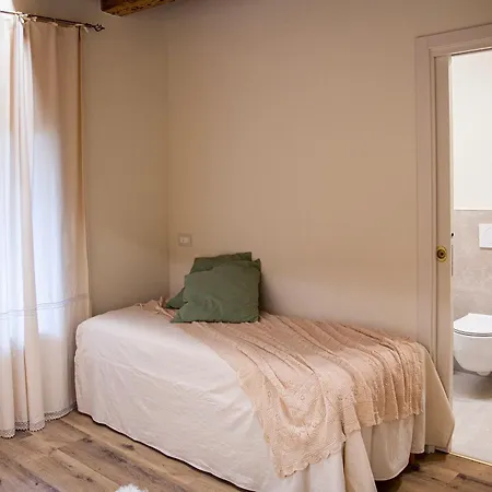 Locanda I Calieroni בית הארחה *